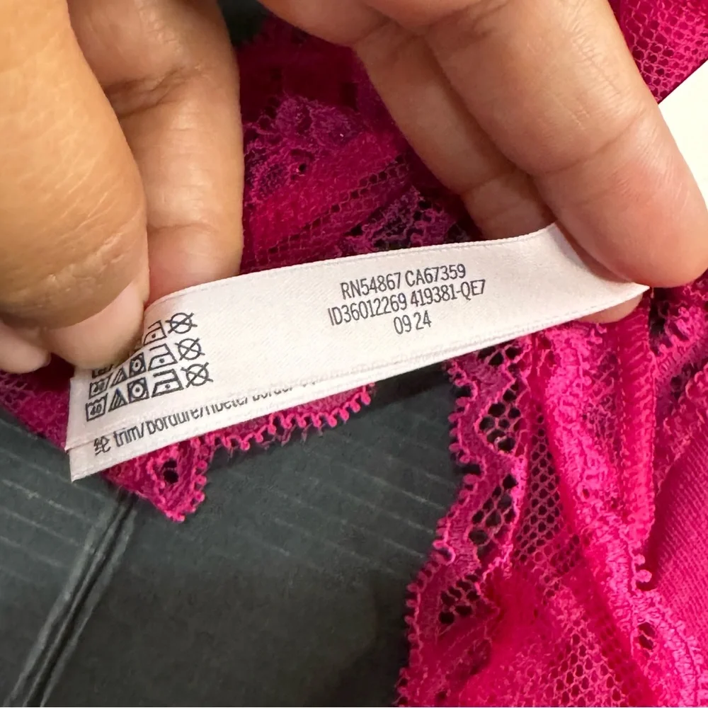 NWT Victoria's Secret Panty M Thong